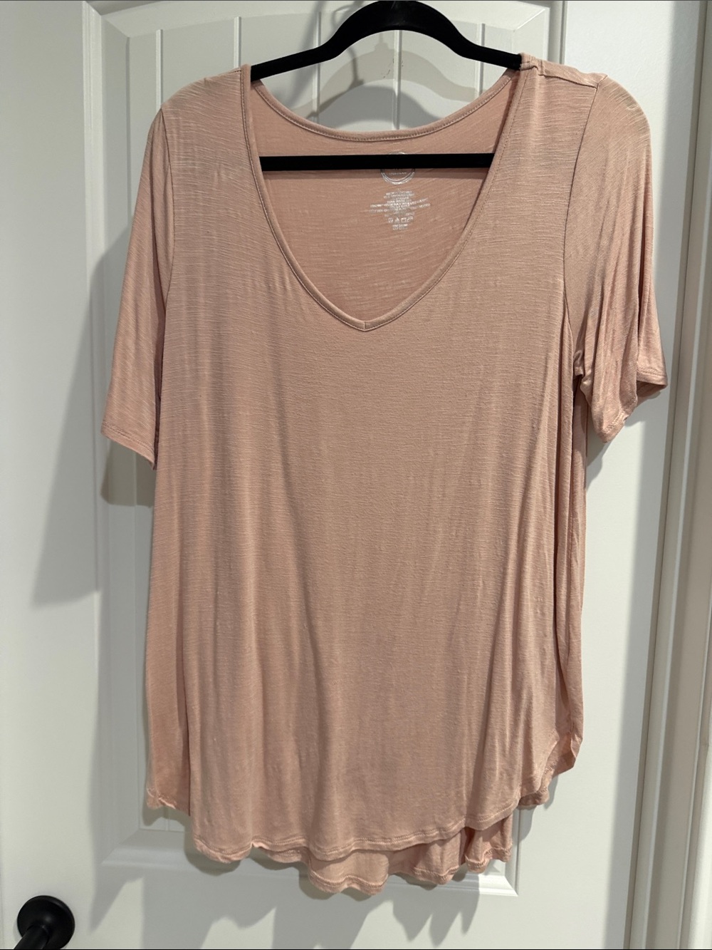Everyday V-Neck Short Sleeve Tee in Blush Pink